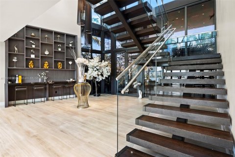 Купить виллу или дом в Норт-Майами-Бич, Флорида 5 спален, 496.75м2, № 1964596 - фото 25