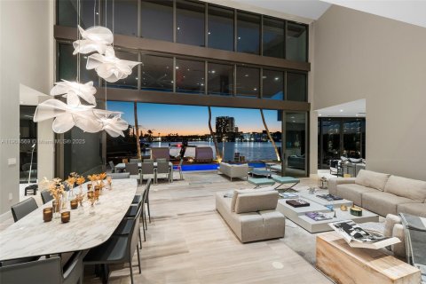 Купить виллу или дом в Норт-Майами-Бич, Флорида 5 спален, 496.75м2, № 1964596 - фото 8