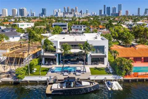 Купить виллу или дом в Норт-Майами-Бич, Флорида 5 спален, 496.75м2, № 1964596 - фото 13