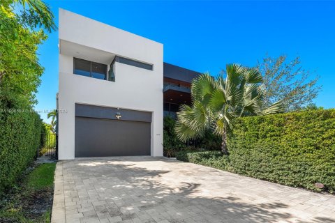 Купить виллу или дом в Норт-Майами-Бич, Флорида 5 спален, 496.75м2, № 1964596 - фото 19