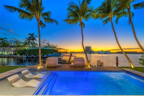 Купить виллу или дом в Норт-Майами-Бич, Флорида 5 спален, 496.75м2, № 1964596 - фото 3