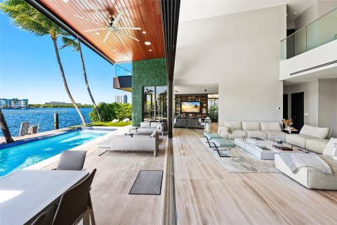 Купить виллу или дом в Норт-Майами-Бич, Флорида 5 спален, 496.75м2, № 1964596 - фото 28