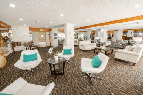 Condominio en venta en Sunny Isles Beach, Florida, 2 dormitorios, 138.24 m2 № 1726037 - foto 18