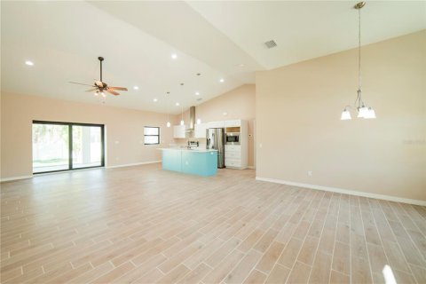 Villa ou maison à louer à Englewood, Floride: 3 chambres, 167.97 m2 № 2387496 - photo 3