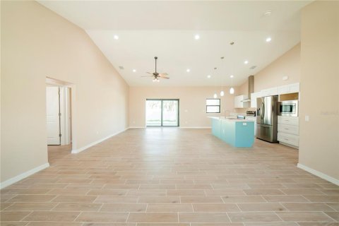 Villa ou maison à louer à Englewood, Floride: 3 chambres, 167.97 m2 № 2387496 - photo 2