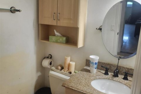 Condo in Hollywood, Florida, 1 bedroom № 2182156 - photo 5