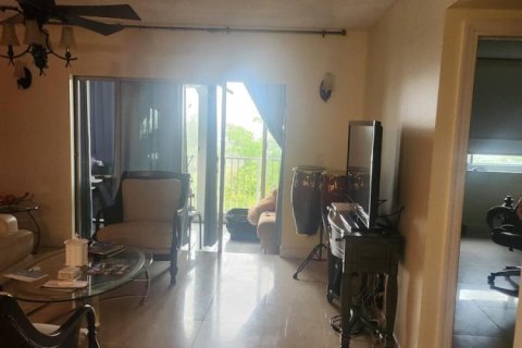 Condo in Hollywood, Florida, 1 bedroom № 2182156 - photo 2