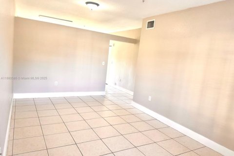 Condo in Hialeah, Florida, 3 bedrooms  № 1942163 - photo 3