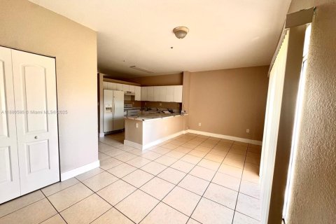 Condo in Hialeah, Florida, 3 bedrooms  № 1942163 - photo 12