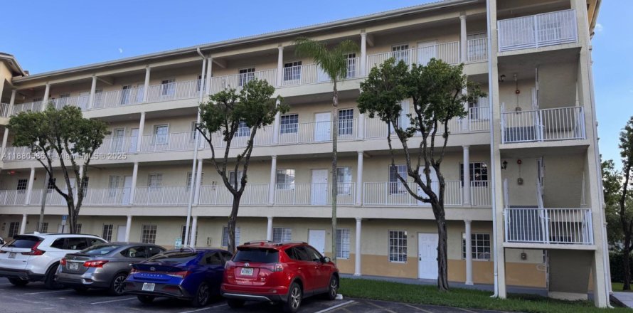 Condo in Hialeah, Florida, 3 bedrooms  № 1942163