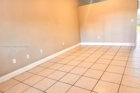 Condo in Hialeah, Florida, 3 bedrooms  № 1942163 - photo 4