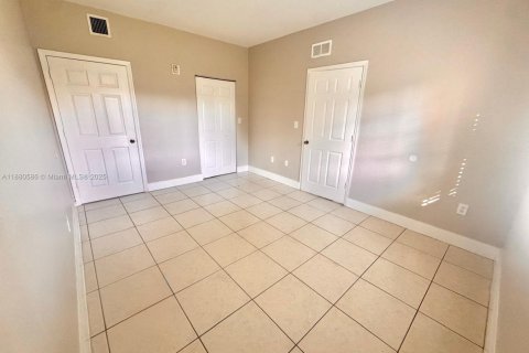 Condo in Hialeah, Florida, 3 bedrooms  № 1942163 - photo 13