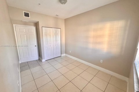 Condo in Hialeah, Florida, 3 bedrooms  № 1942163 - photo 20