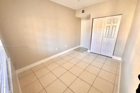Condo in Hialeah, Florida, 3 bedrooms  № 1942163 - photo 22