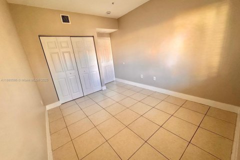 Condo in Hialeah, Florida, 3 bedrooms  № 1942163 - photo 18