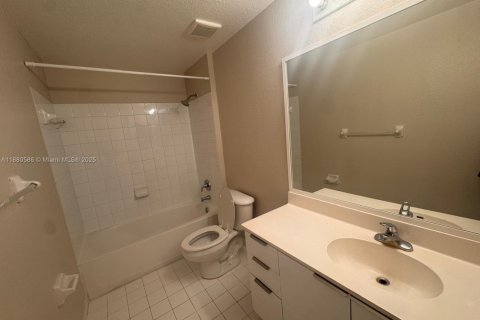 Condo in Hialeah, Florida, 3 bedrooms  № 1942163 - photo 14