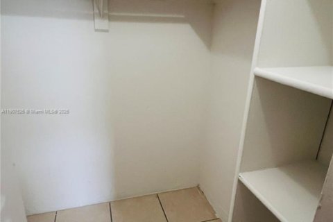 Copropriété à louer à Miami, Floride: 1 chambre, 56.21 m2 № 1966218 - photo 12