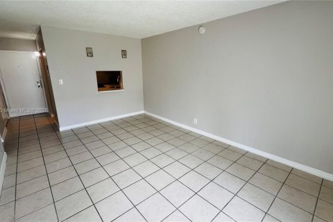 Copropriété à louer à Miami, Floride: 1 chambre, 56.21 m2 № 1966218 - photo 2