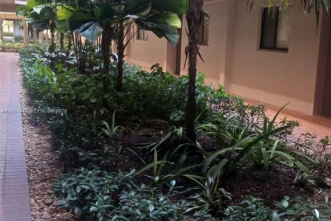 Condo in Miami, Florida, 3 bedrooms  № 2075190 - photo 2
