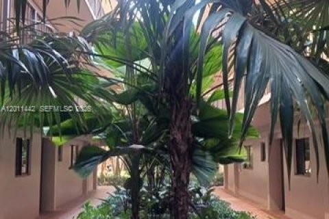 Condo in Miami, Florida, 3 bedrooms  № 2075190