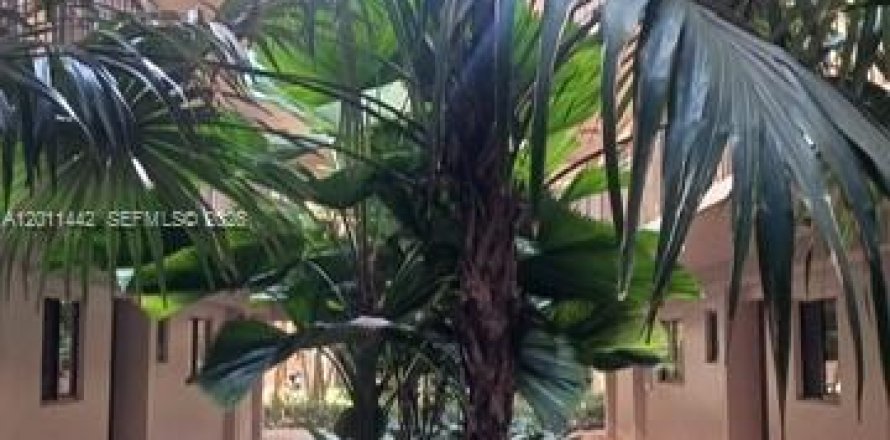 Condo in Miami, Florida, 3 bedrooms  № 2075190