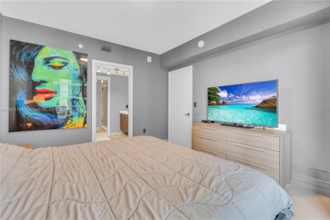 Condominio en alquiler en Miami, Florida, 1 dormitorio, 70.42 m2 № 1954358 - foto 11