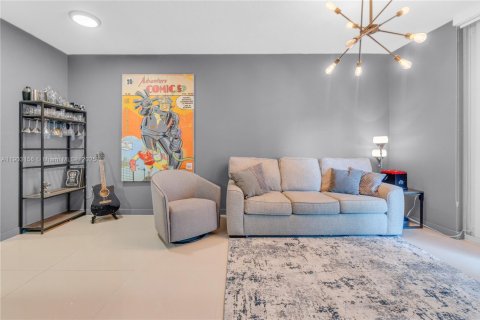 Condominio en alquiler en Miami, Florida, 1 dormitorio, 70.42 m2 № 1954358 - foto 3