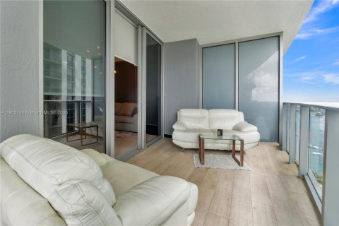 Condominio en alquiler en Miami, Florida, 1 dormitorio, 70.42 m2 № 1954358 - foto 19