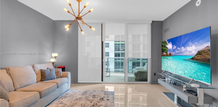 Condominio en Miami, Florida, 1 dormitorio  № 1954358