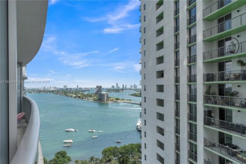 Condominio en alquiler en Miami, Florida, 1 dormitorio, 70.42 m2 № 1954358 - foto 27