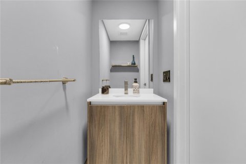 Condominio en alquiler en Miami, Florida, 1 dormitorio, 70.42 m2 № 1954358 - foto 15