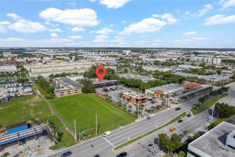 Commercial property in Sweetwater, Florida № 1945448 - photo 5