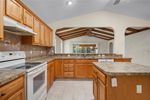 House in Summerfield, Florida 3 bedrooms, 159.51 sq.m. № 1680373 - photo 12