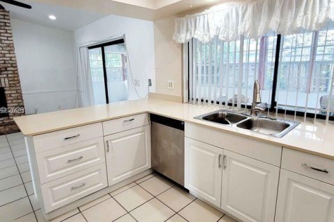 Купить виллу или дом в Маргит, Флорида 3 спальни, 191.47м2, № 2027761 - фото 12