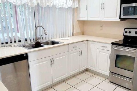 Купить виллу или дом в Маргит, Флорида 3 спальни, 191.47м2, № 2027761 - фото 17