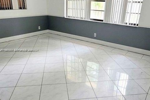 Купить виллу или дом в Маргит, Флорида 3 спальни, 191.47м2, № 2027761 - фото 24