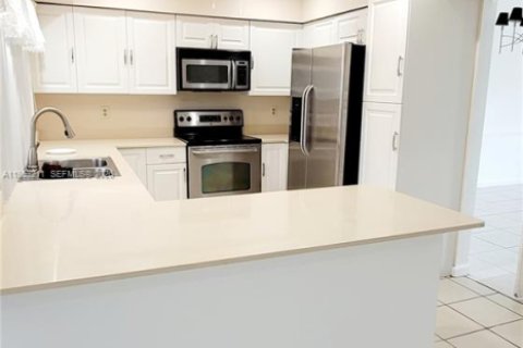 Купить виллу или дом в Маргит, Флорида 3 спальни, 191.47м2, № 2027761 - фото 15