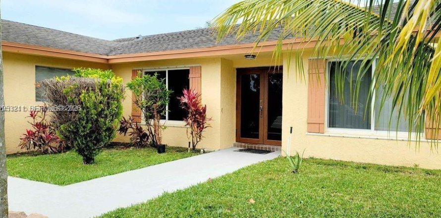 Дом в Маргит, Флорида 3 спальни, 191.47м2 № 2027761