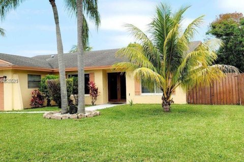 Купить виллу или дом в Маргит, Флорида 3 спальни, 191.47м2, № 2027761 - фото 4