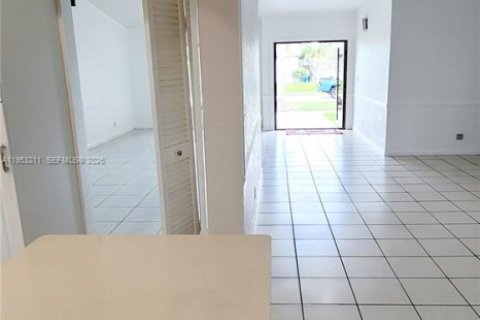 Купить виллу или дом в Маргит, Флорида 3 спальни, 191.47м2, № 2027761 - фото 20