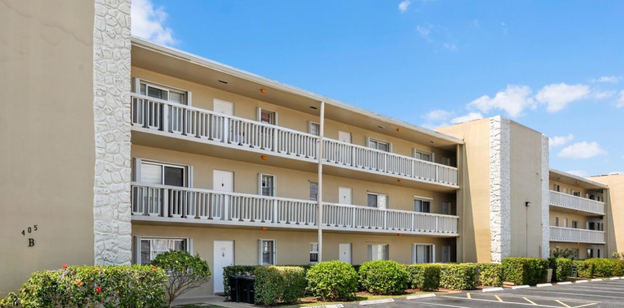 Condo in North Palm Beach, Florida, 2 bedrooms № 1172340