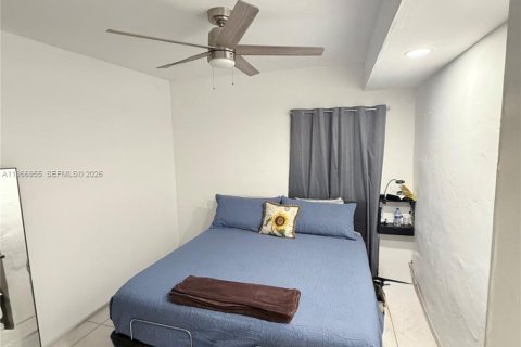 House in North Miami, Florida 3 bedrooms, 149.02 sq.m. № 2029801 - photo 19