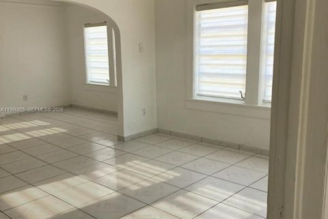 House in North Miami, Florida 3 bedrooms, 149.02 sq.m. № 2029801 - photo 8