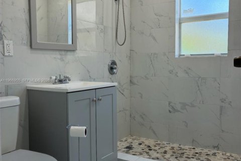 House in North Miami, Florida 3 bedrooms, 149.02 sq.m. № 2029801 - photo 13