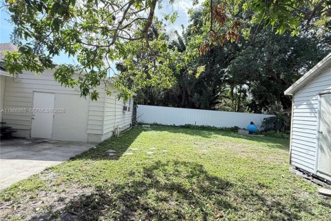 House in North Miami, Florida 3 bedrooms, 149.02 sq.m. № 2029801 - photo 3