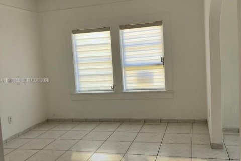 House in North Miami, Florida 3 bedrooms, 149.02 sq.m. № 2029801 - photo 10