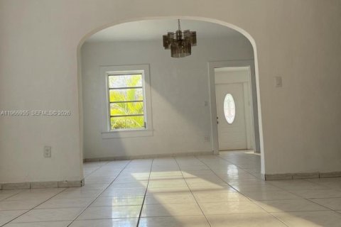 House in North Miami, Florida 3 bedrooms, 149.02 sq.m. № 2029801 - photo 9