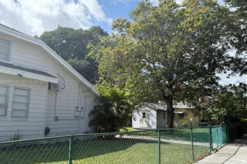 House in North Miami, Florida 3 bedrooms, 149.02 sq.m. № 2029801 - photo 4