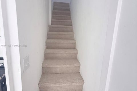 House in North Miami, Florida 3 bedrooms, 149.02 sq.m. № 2029801 - photo 18