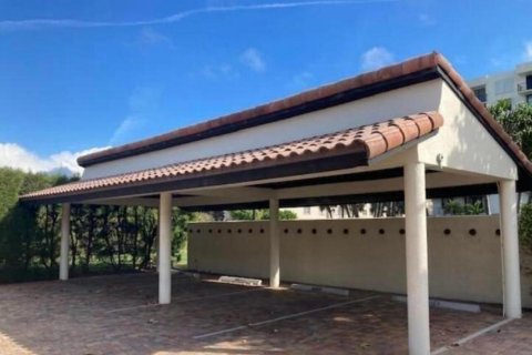 Townhouse in Palm Beach, Florida 2 bedrooms, 137.31 sq.m. № 1162925 - photo 1